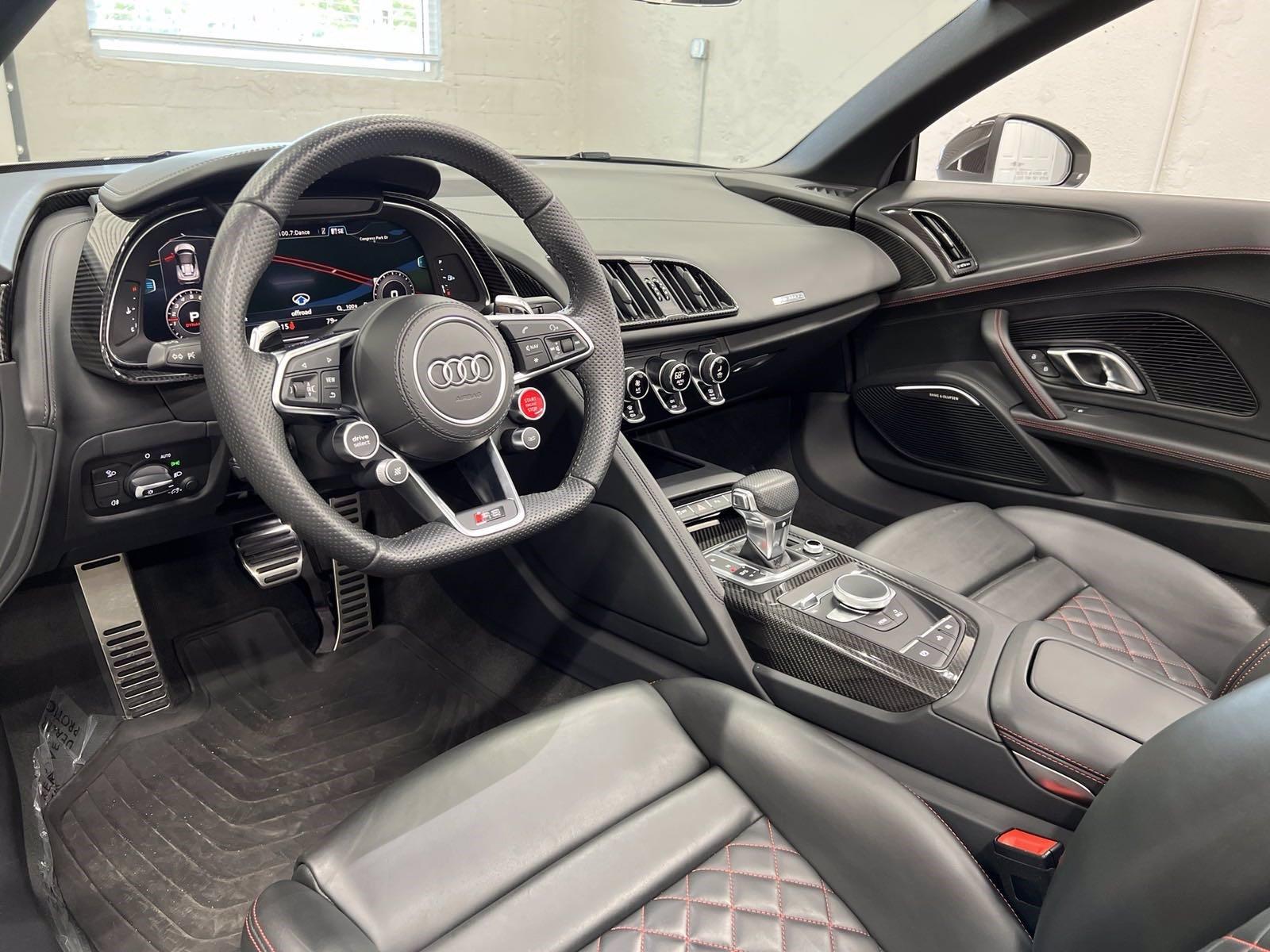 Audi R8 V10 Plus Interior