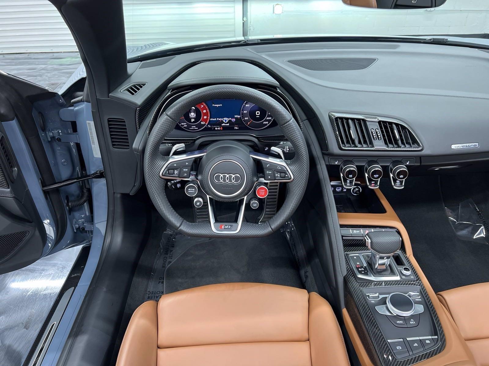 Audi R8 Spyder Interior