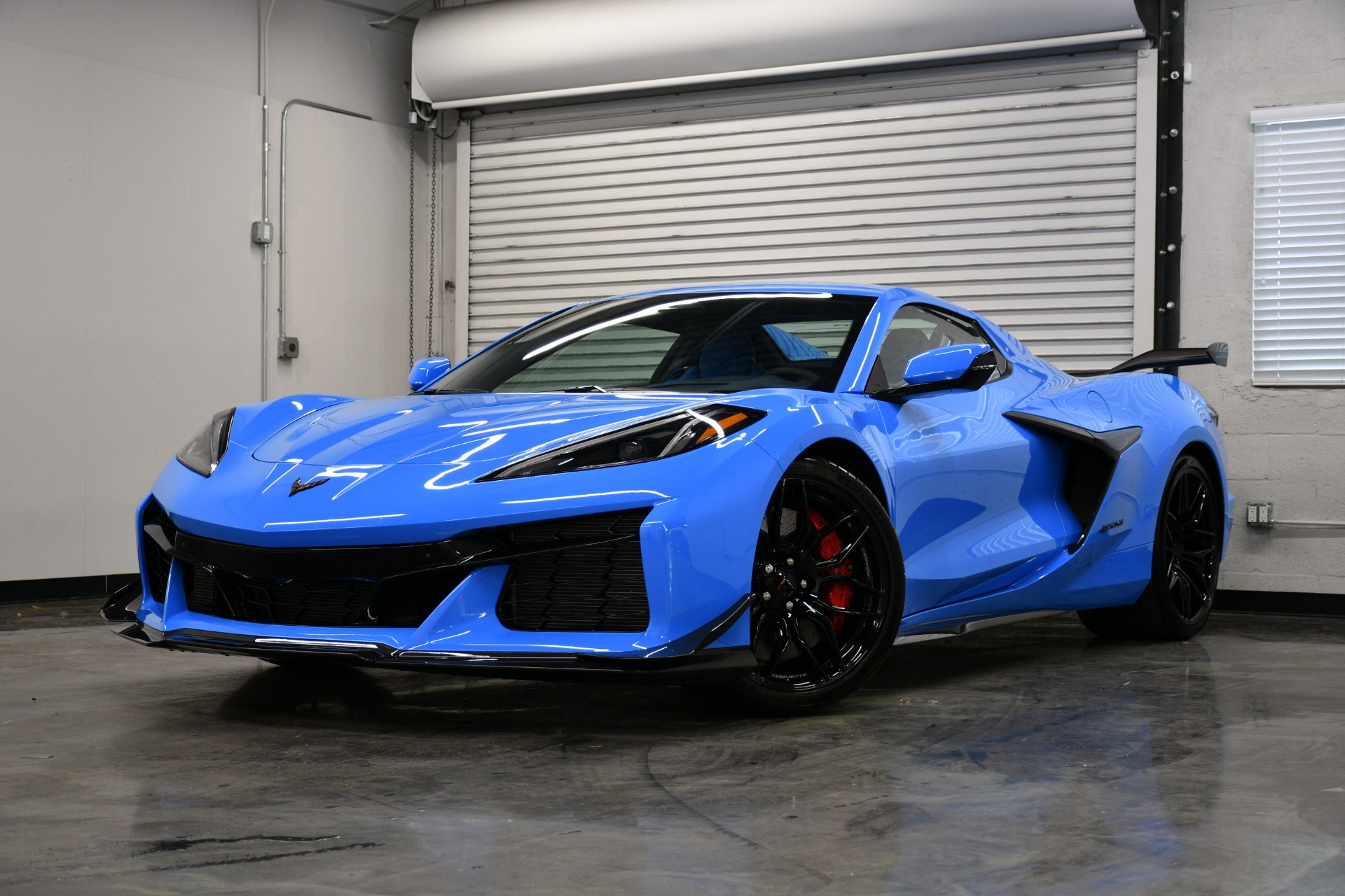 コロナ　ニューブルーバナー Used-2024-Chevrolet-Corvette-