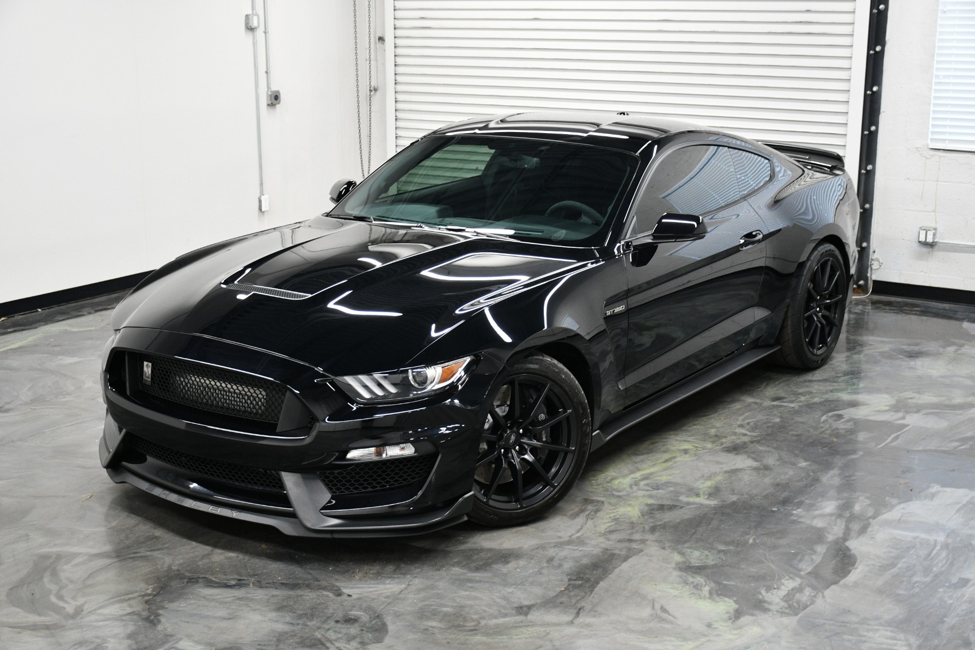 2017 Ford Mustang Shelby GT350 photo 2