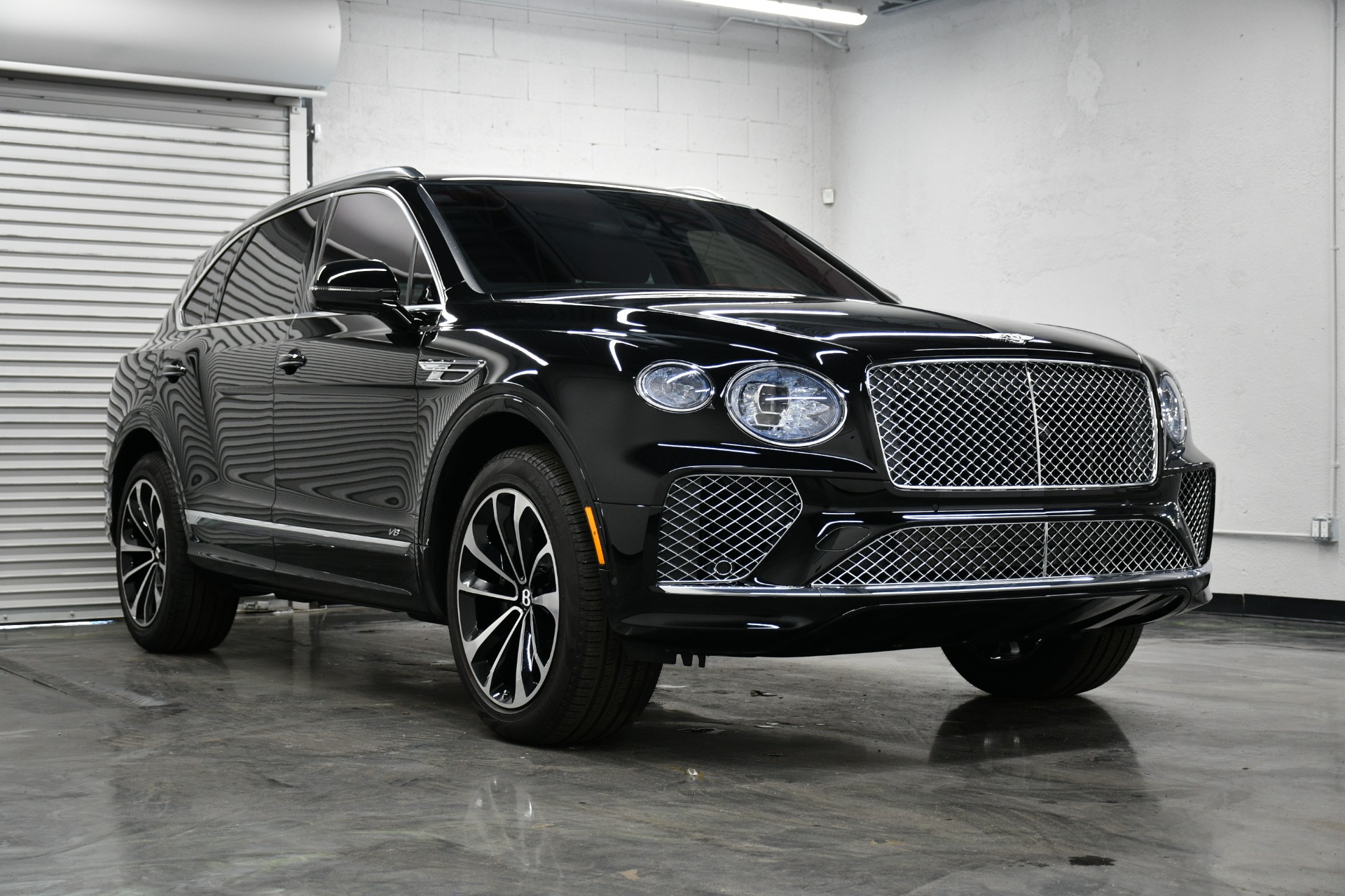 2022 Bentley Bentayga V8 photo 6