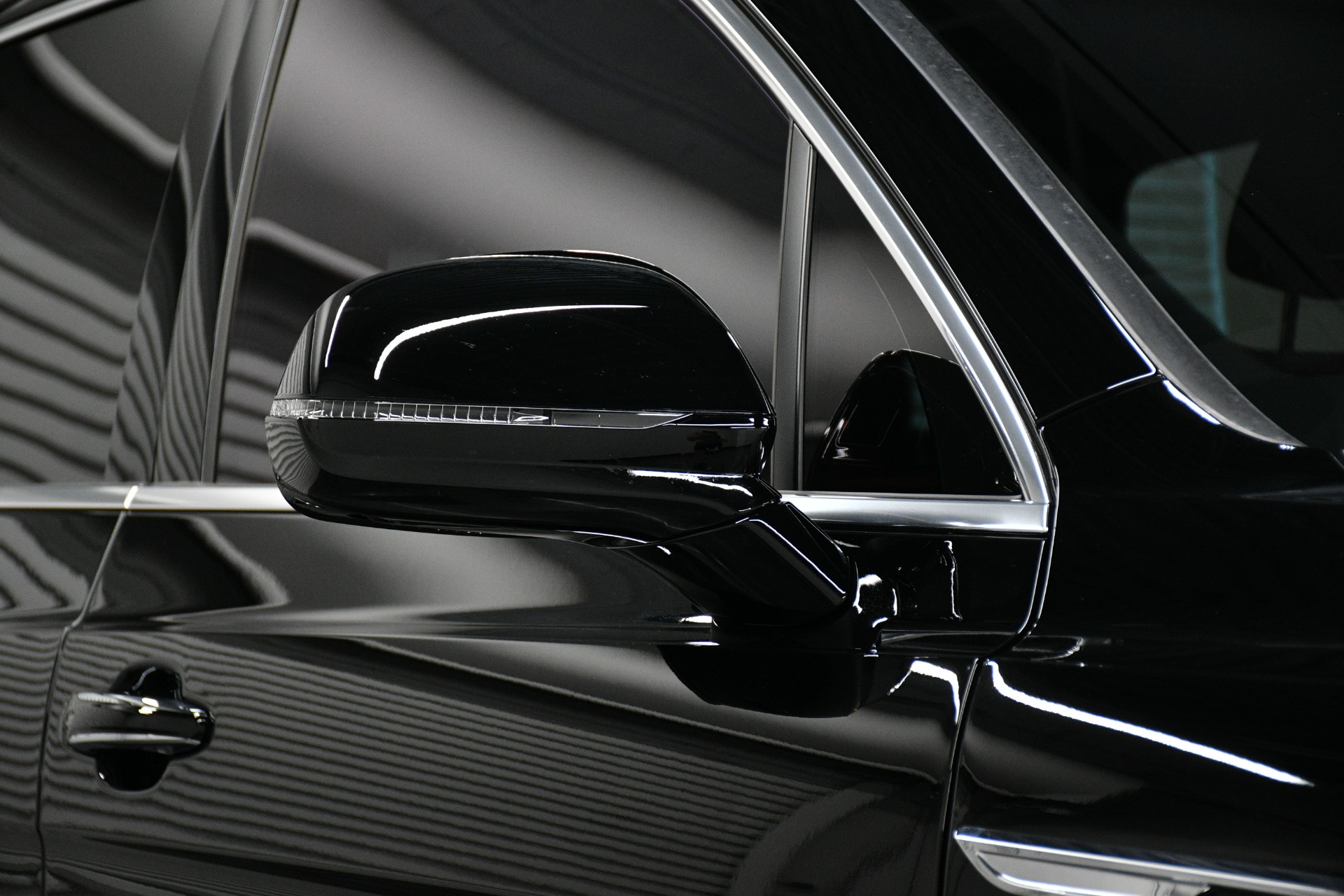 2022 Bentley Bentayga V8 photo 8
