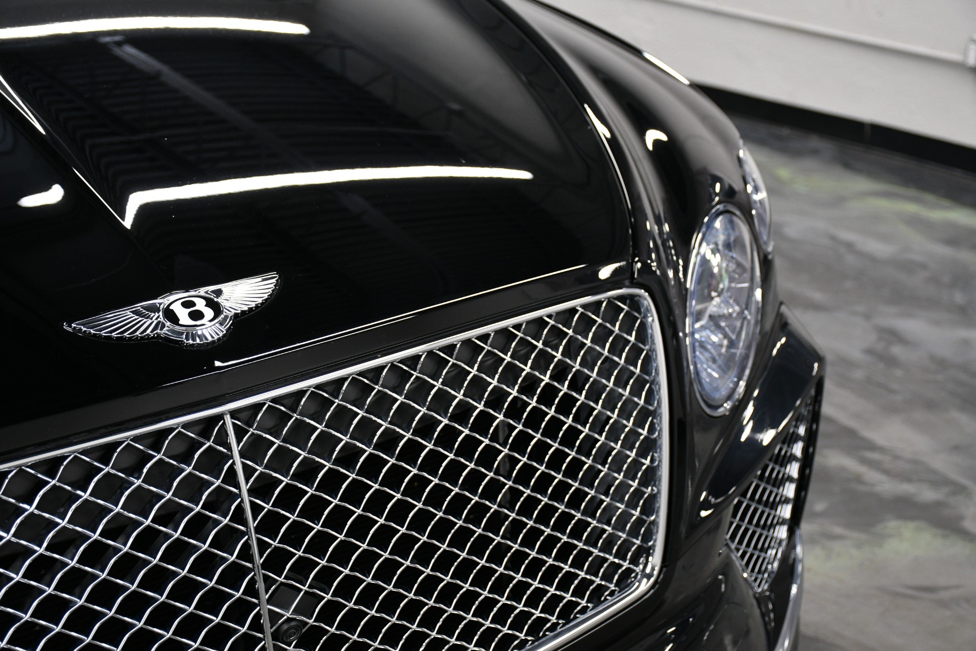 2022 Bentley Bentayga V8 photo 11