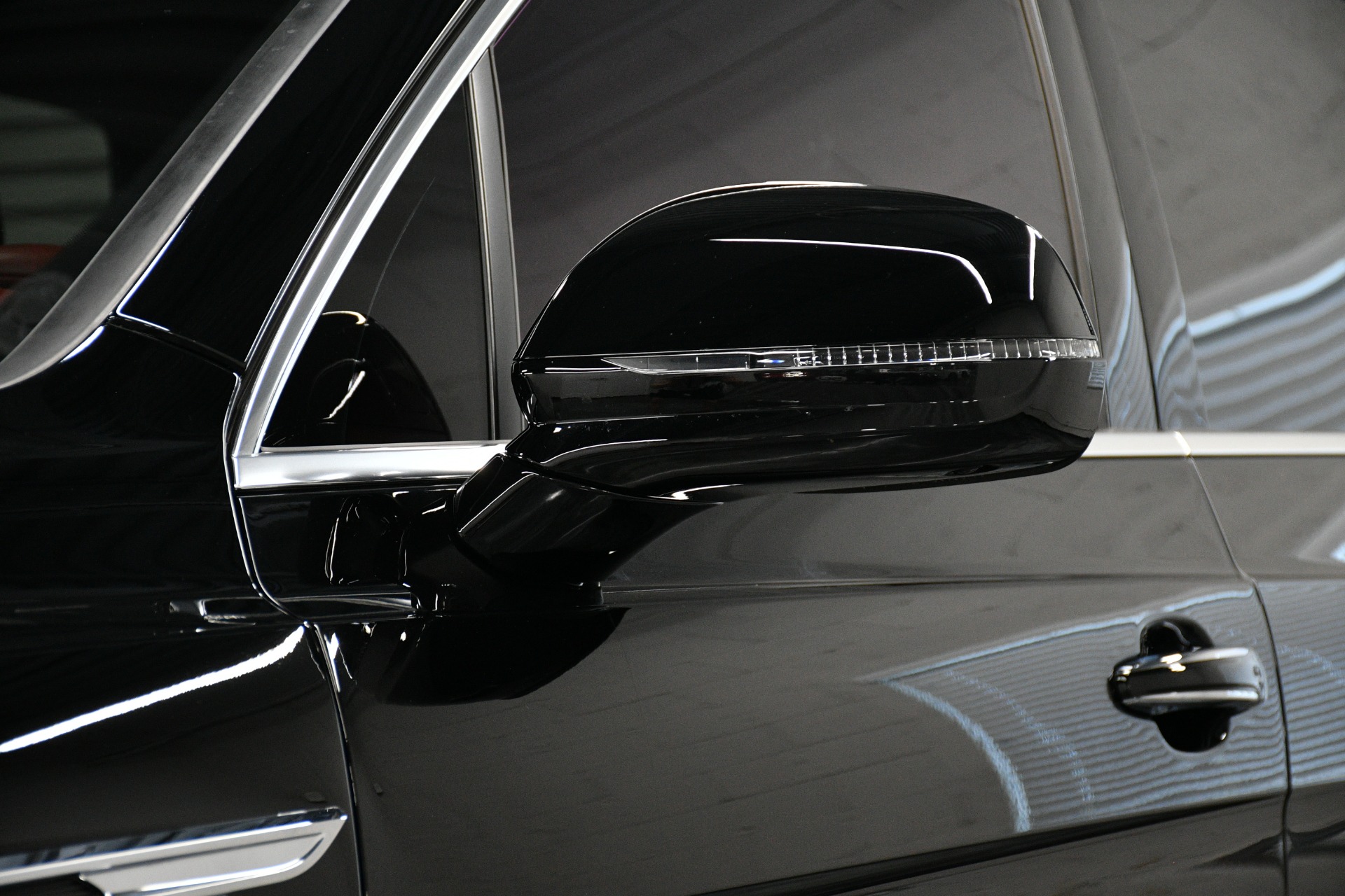 2022 Bentley Bentayga V8 photo 12