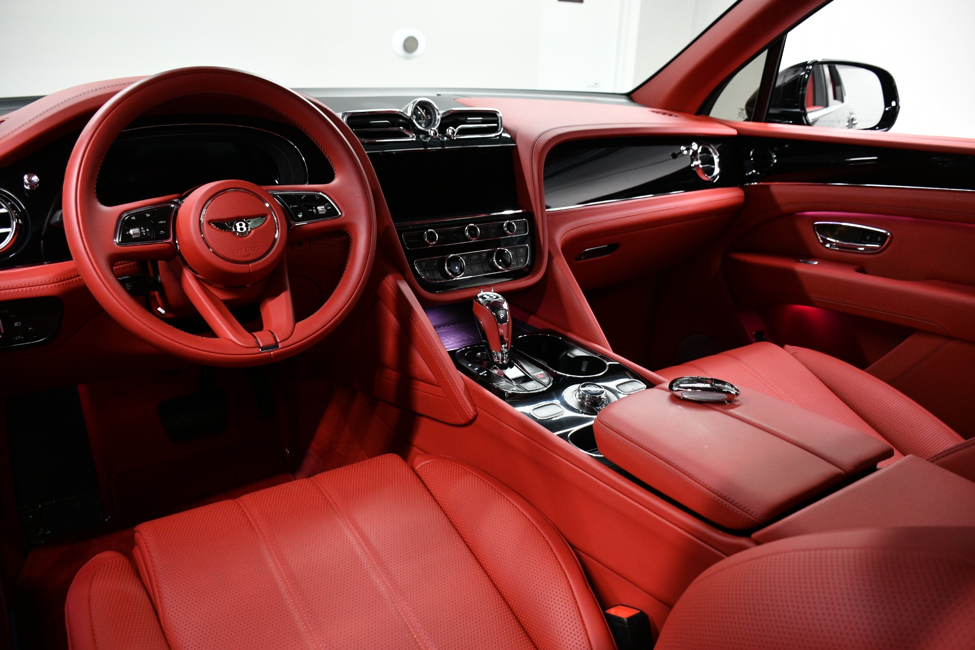 2022 Bentley Bentayga V8 photo 14