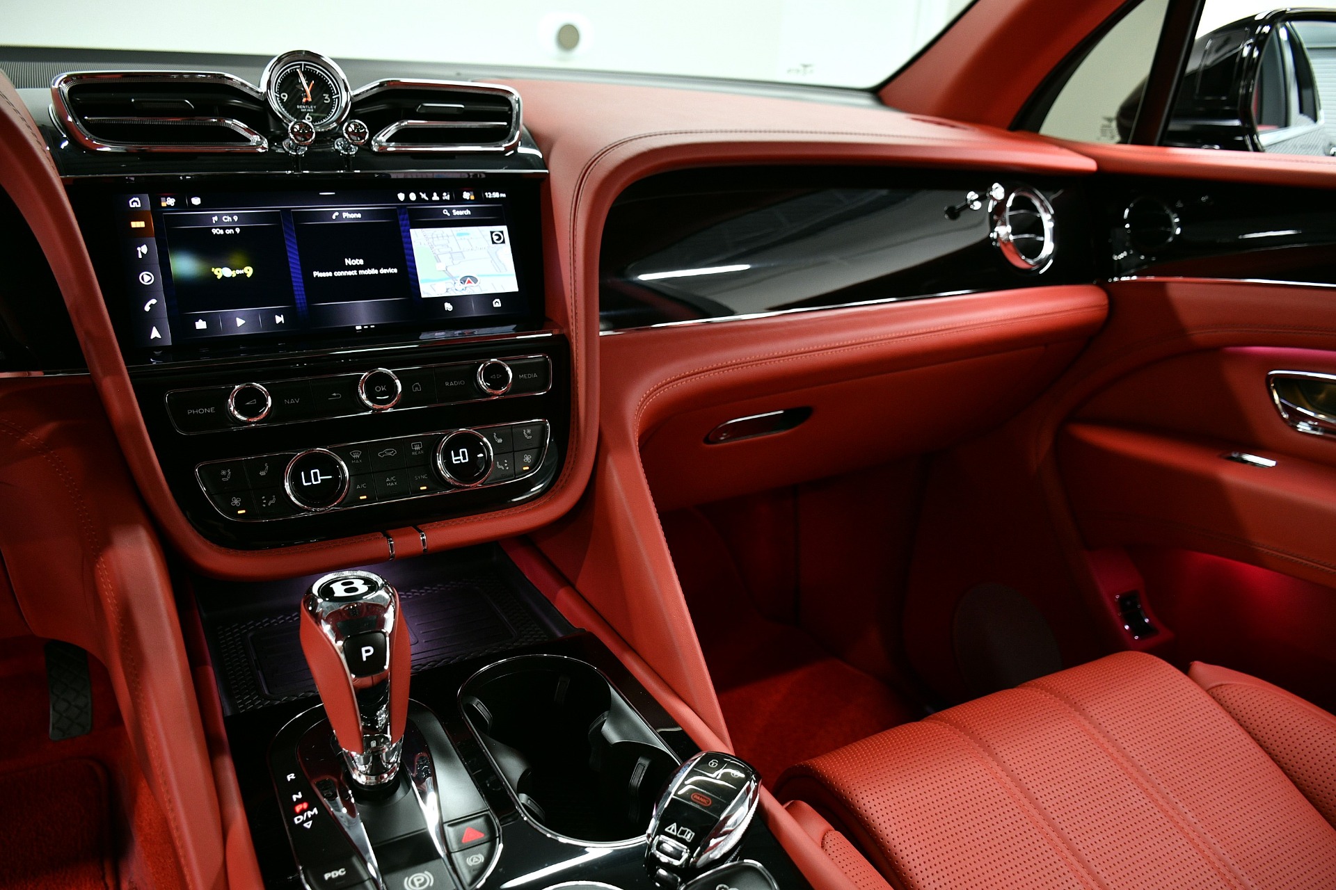 2022 Bentley Bentayga V8 photo 27