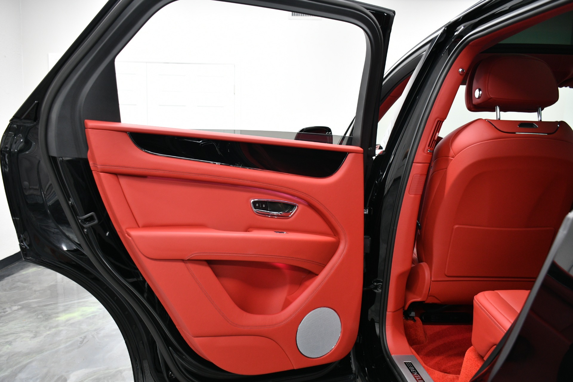 2022 Bentley Bentayga V8 photo 33