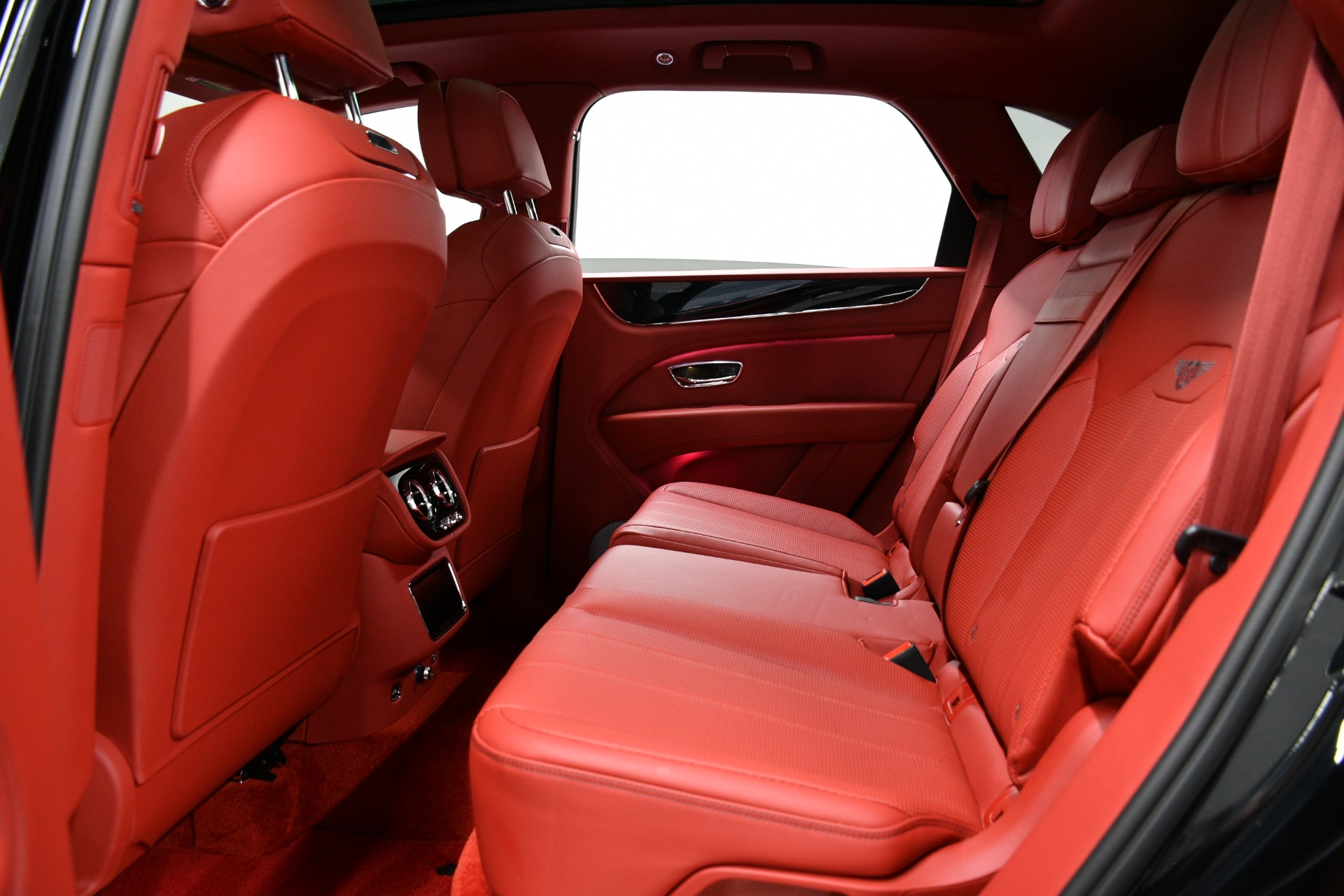 2022 Bentley Bentayga V8 photo 34