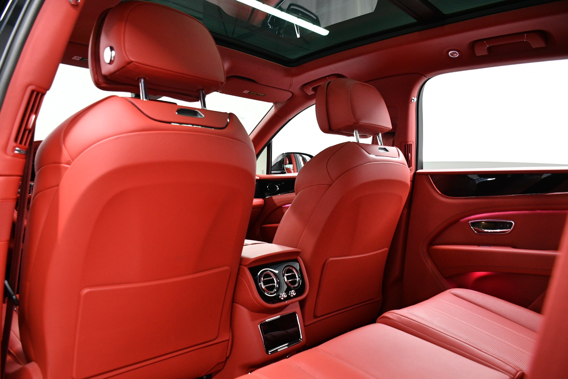 2022 Bentley Bentayga V8 photo 35