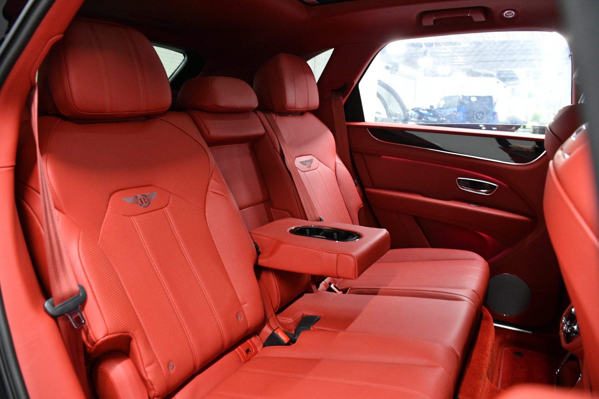2022 Bentley Bentayga V8 photo 38