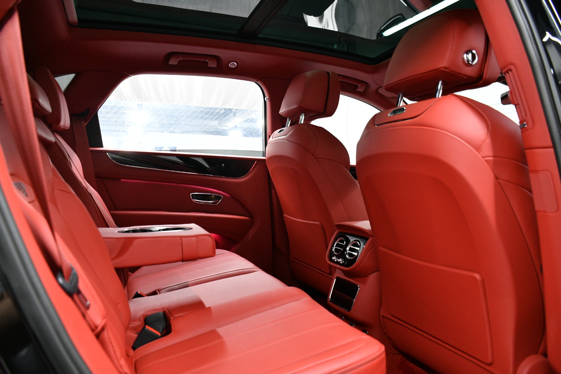 2022 Bentley Bentayga V8 photo 39