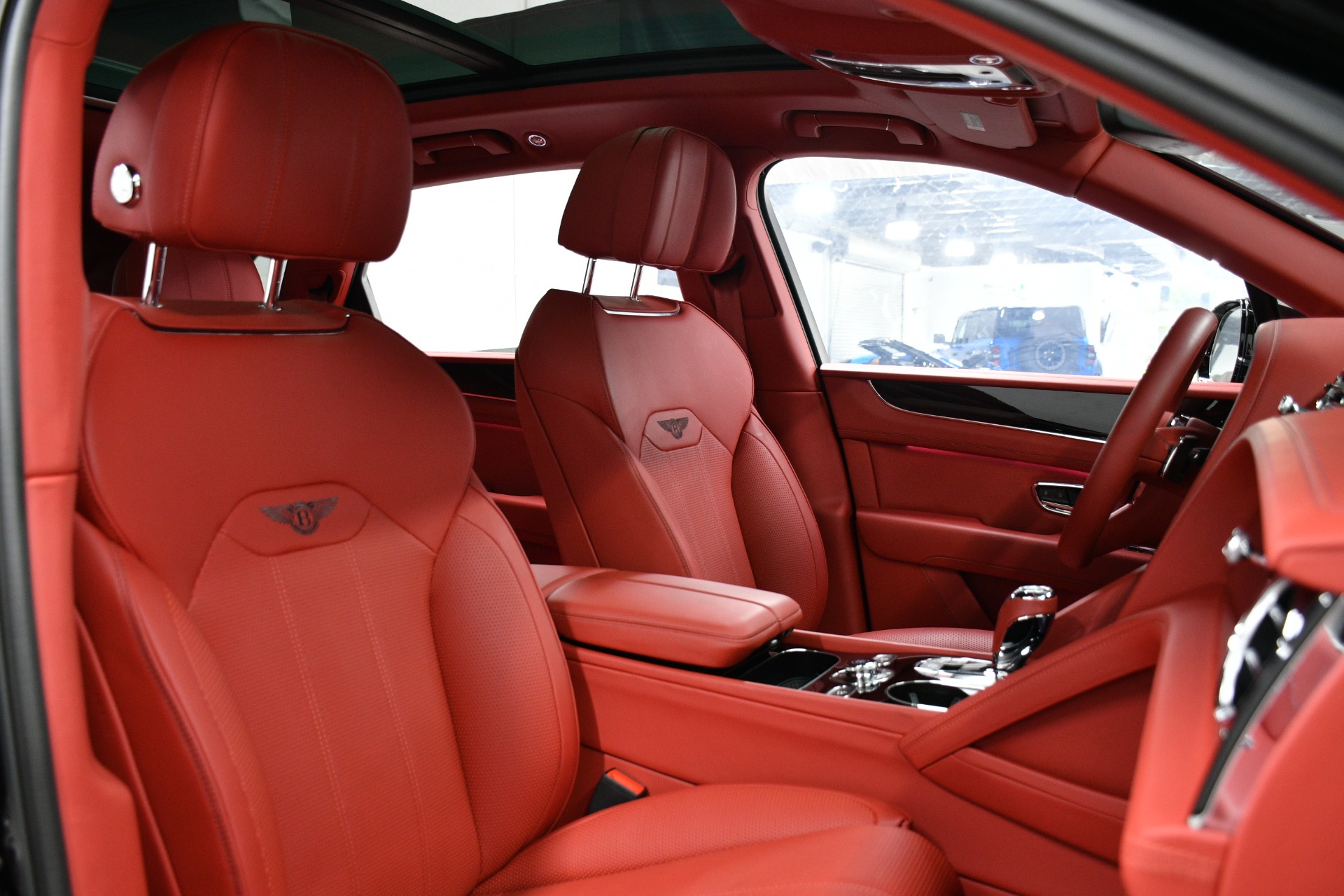 2022 Bentley Bentayga V8 photo 41