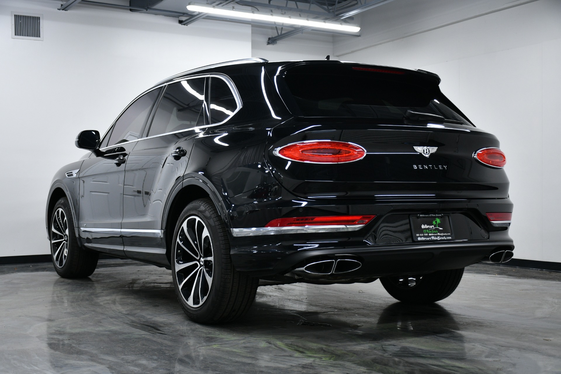 2022 Bentley Bentayga V8 photo 3