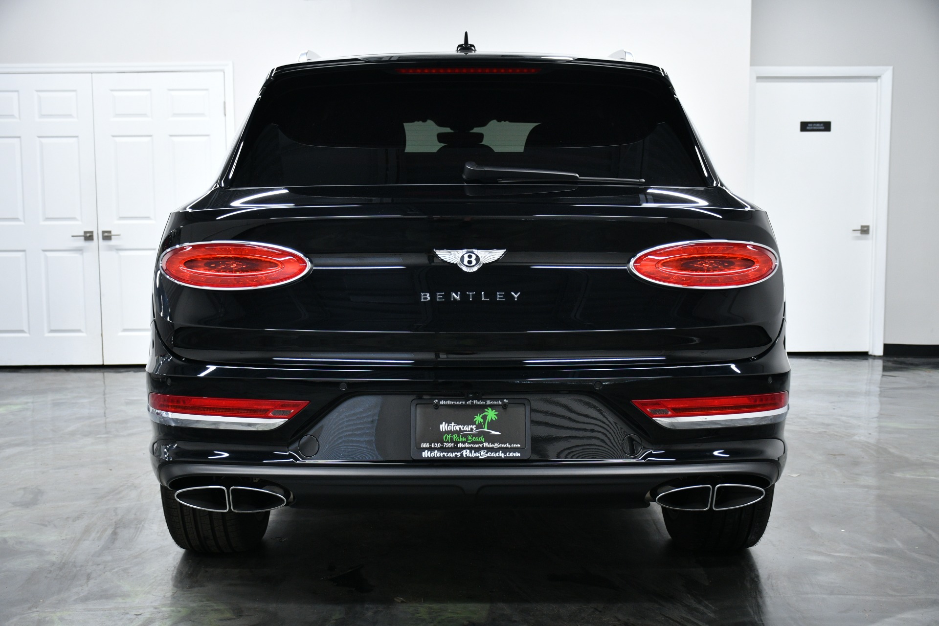 2022 Bentley Bentayga V8 photo 4
