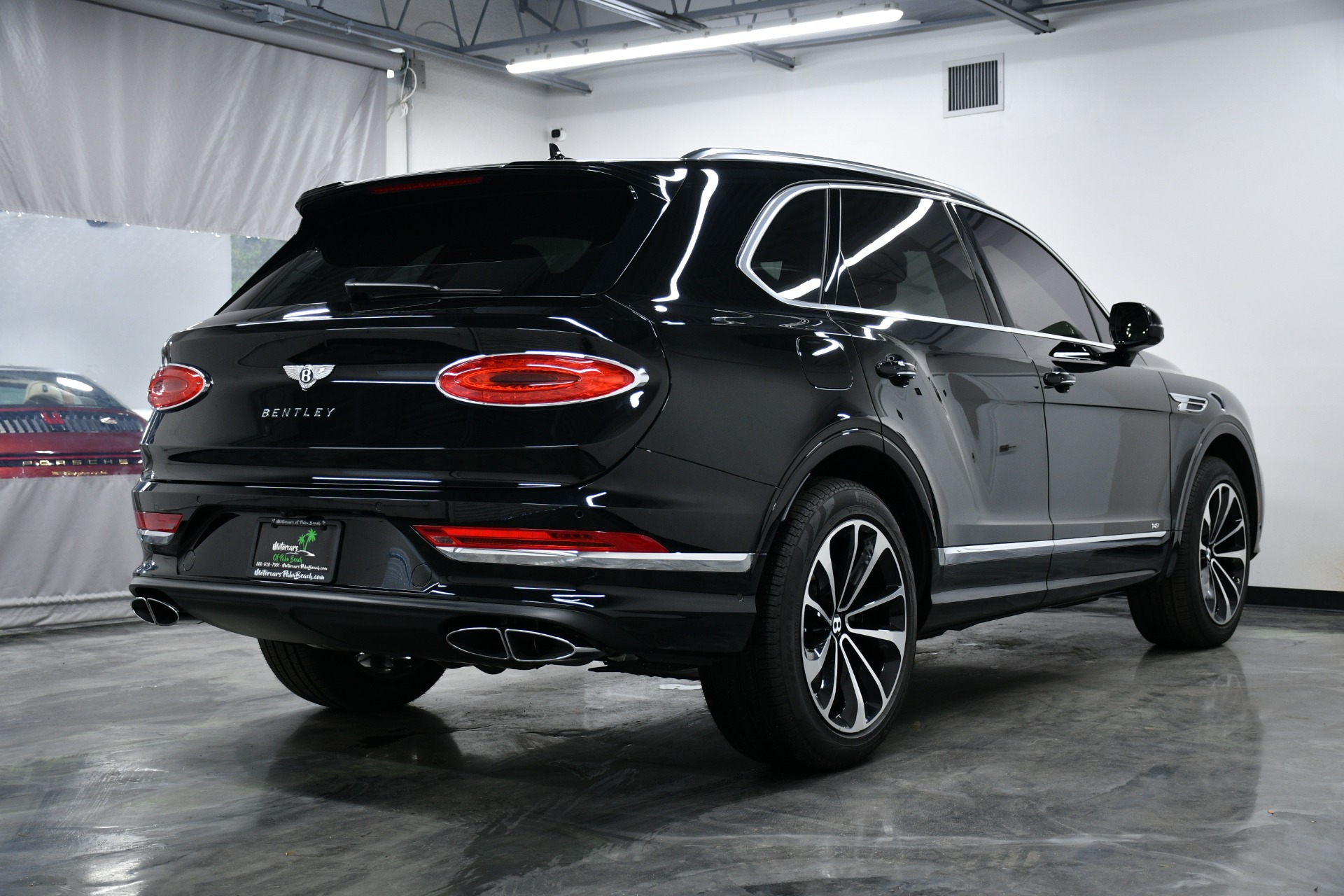 2022 Bentley Bentayga V8 photo 5