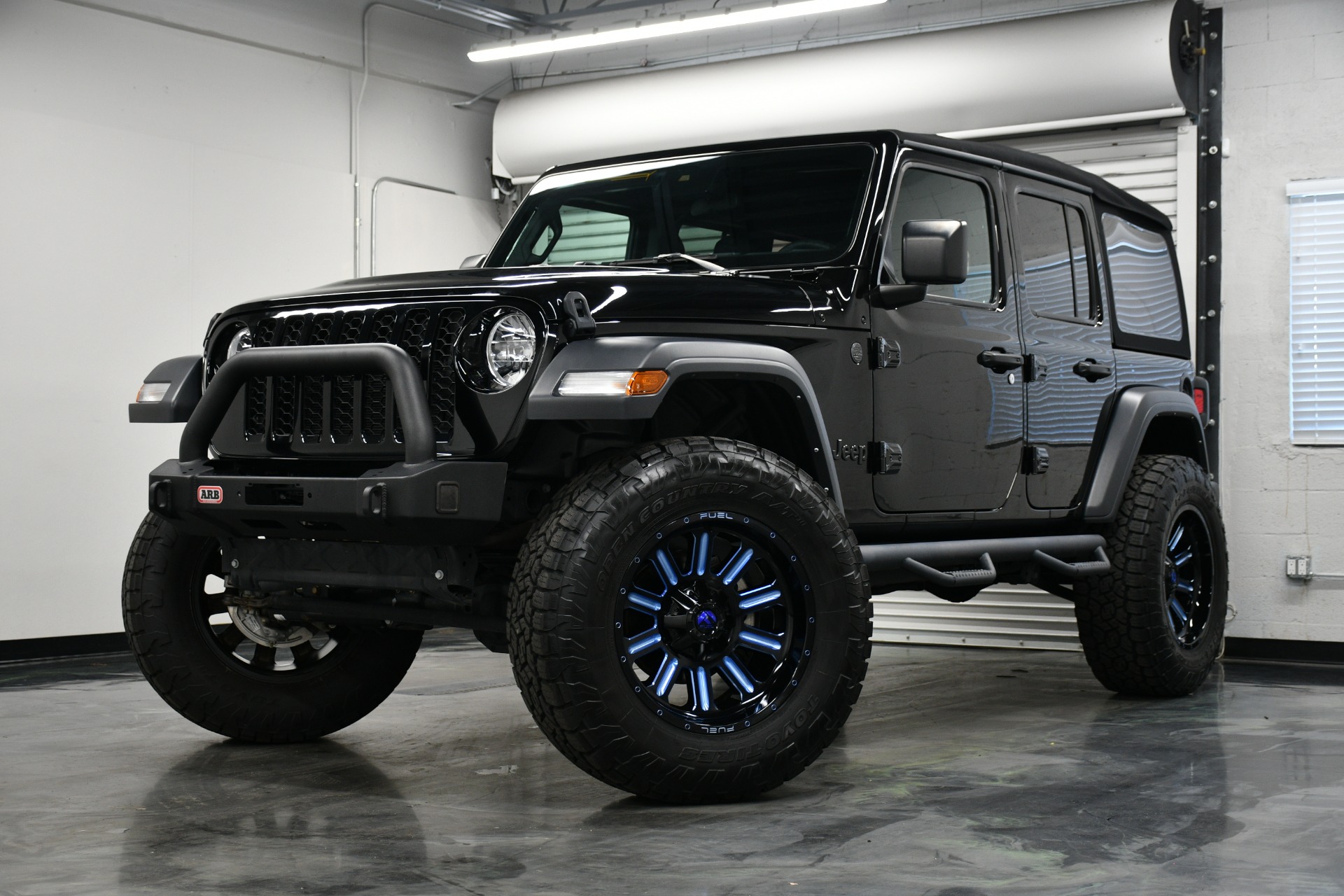 2024 Jeep Wrangler Sport S's photo