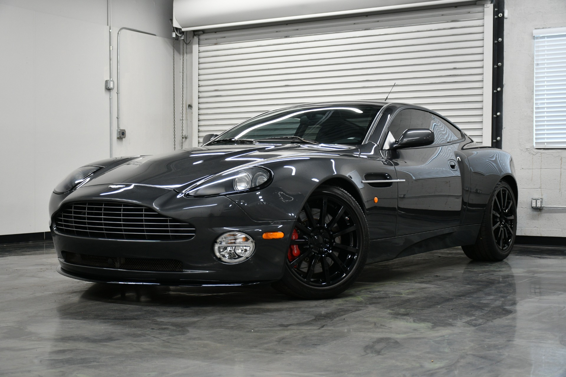 2006 Aston Martin Vanquish S's photo