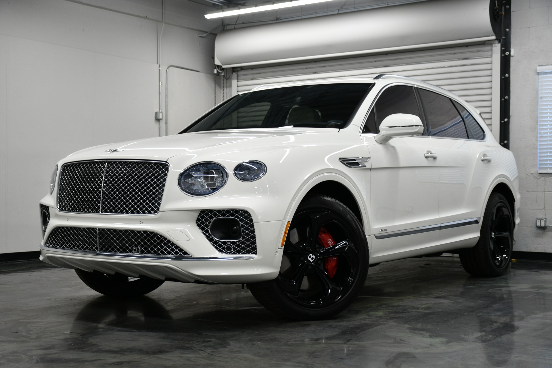 2023 Bentley Bentayga Azure's photo